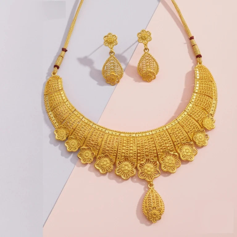 Handcrafted_Forming_Gold_Choker_Set_On_Craft_Paper
