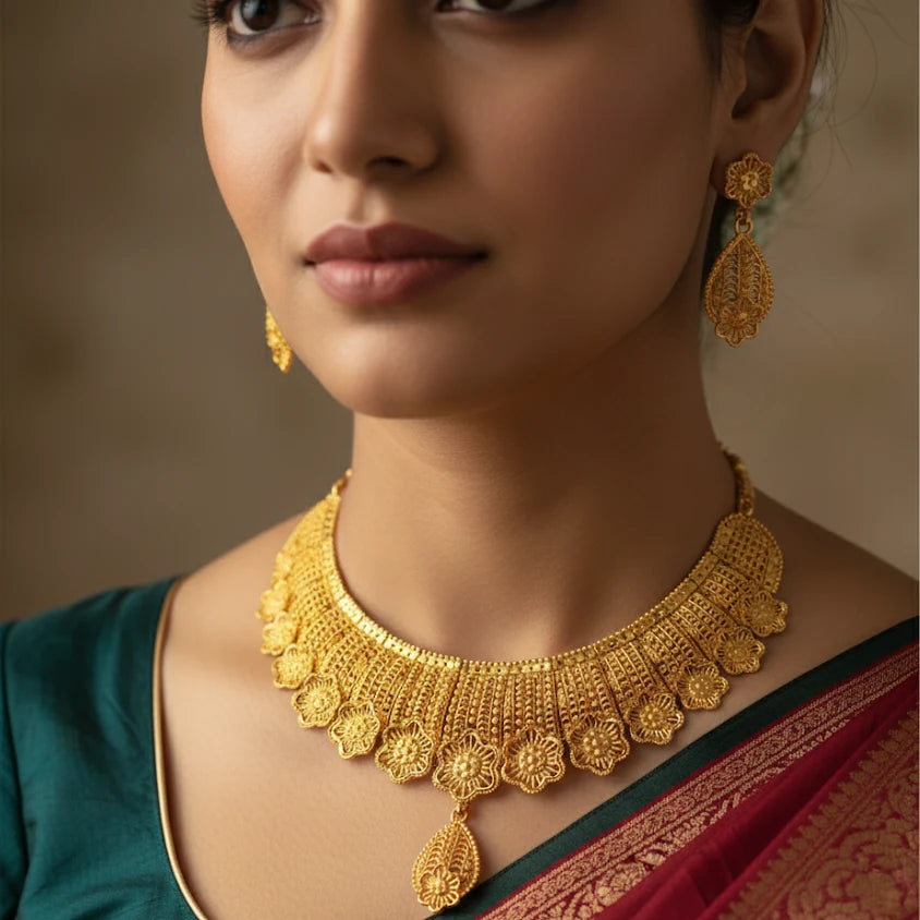 Handcrafted_Forming_Gold_Choker_Set_On_Indian_Model