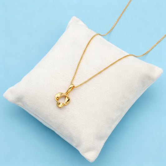 Modern Interlocking Circle Pendant Necklace for Women | Forming Gold